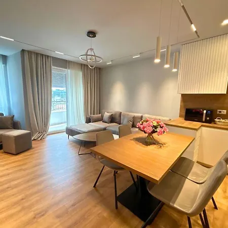 公寓 Central Tirana Apartment *