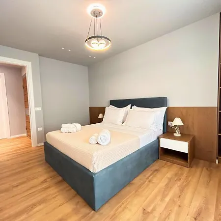 Central Tirana Apartment 地拉那