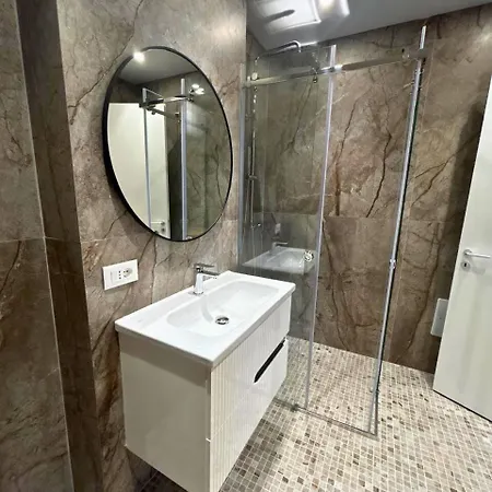 Central Tirana Apartment 地拉那